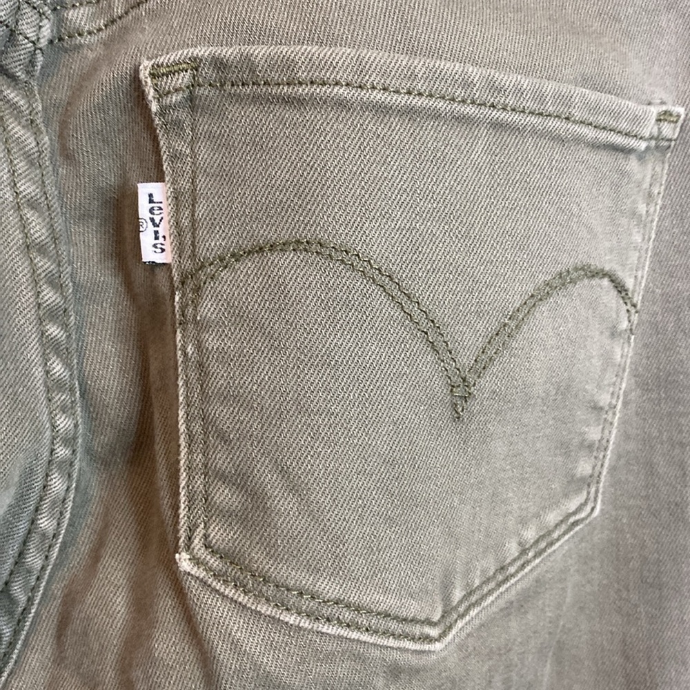 Levi's Women's Skinny Jeans in Olive Green - Picture 5 of 9